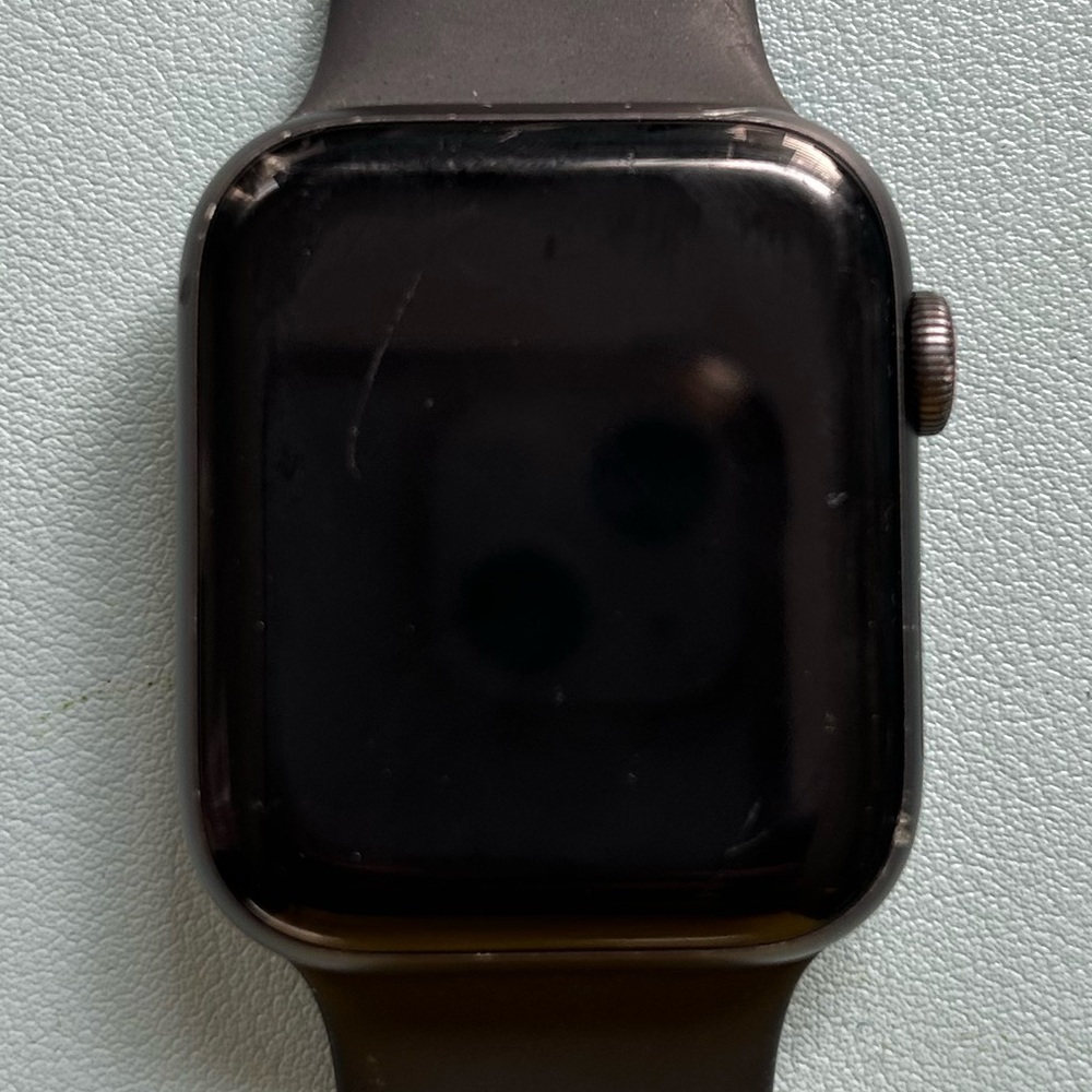 Apple Watch Serious 4 (strap not included)